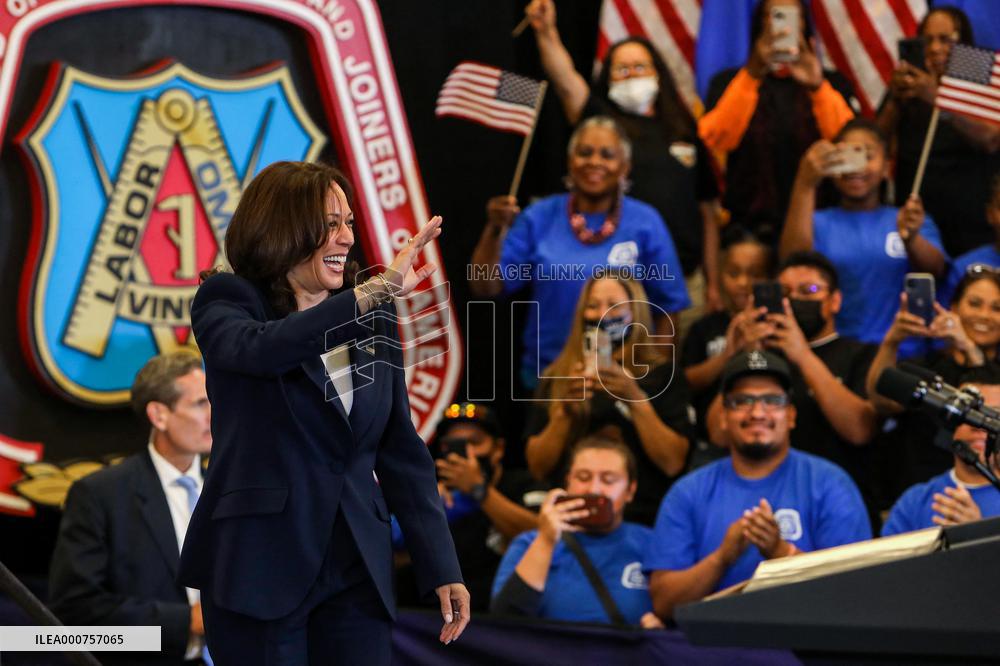 Kamla Harris Visits A Training Center - Las Vegas
