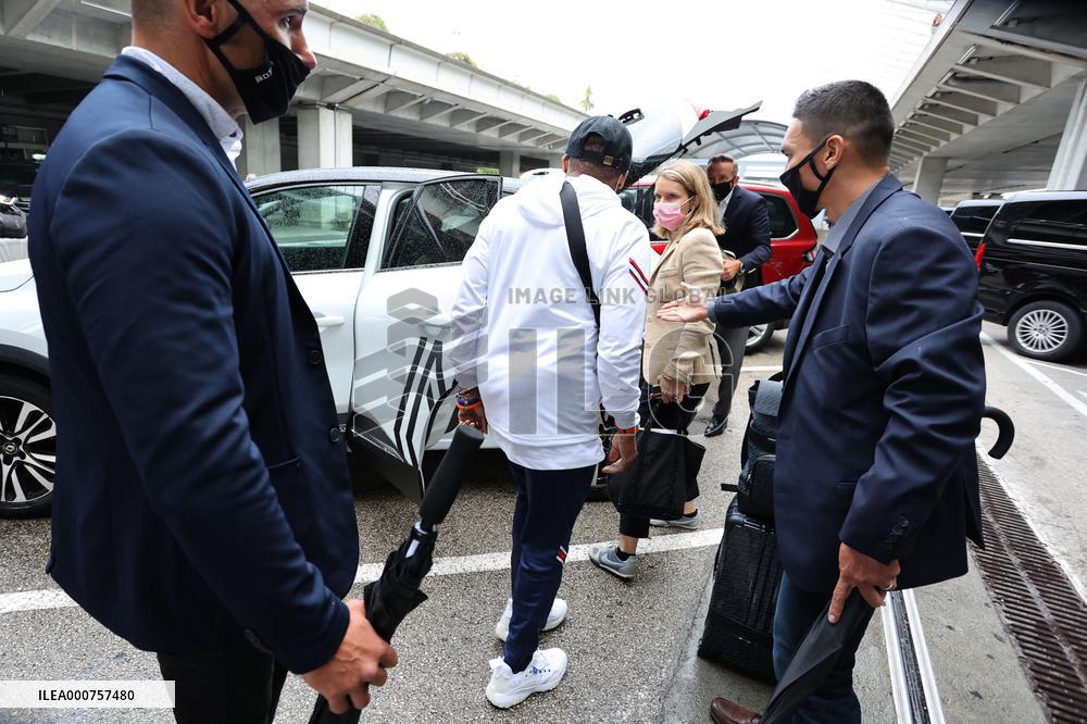 Spike Lee arrives at Nice airport