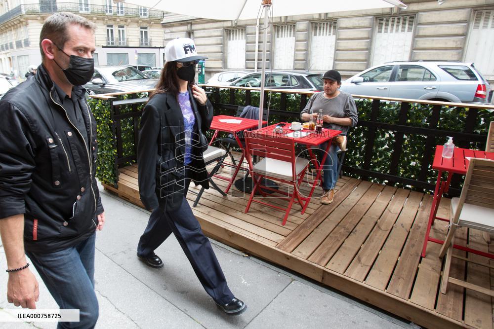 Bella Hadid Leaving Dinand By Ferdi Restaurant In Paris