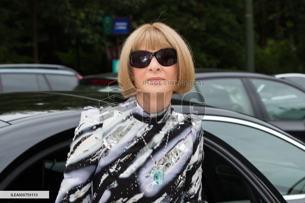Arrivals - Fragance Dinner At La Fondation Louis Vuitton In Paris