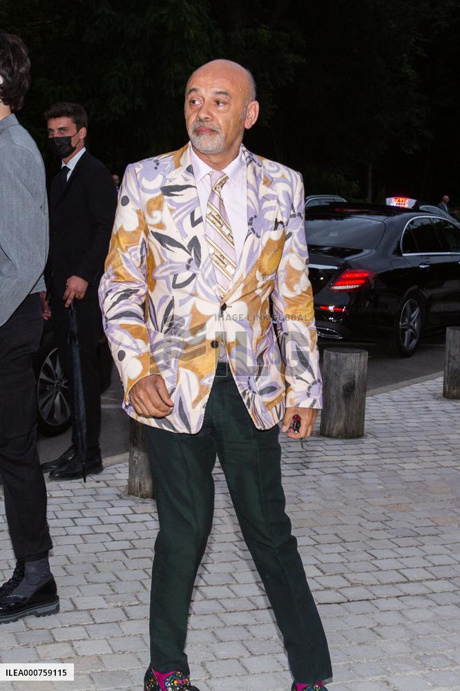 Arrivals - Fragance Dinner At La Fondation Louis Vuitton In Paris