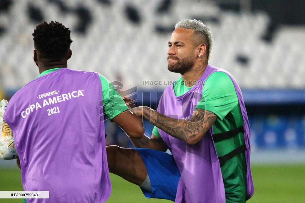Copa America - Brazil v Peru