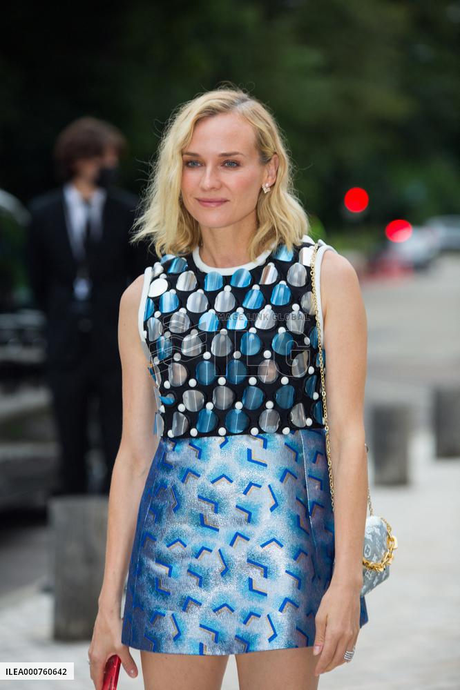 Arrivals - Fragance Dinner At La Fondation Louis Vuitton In Paris