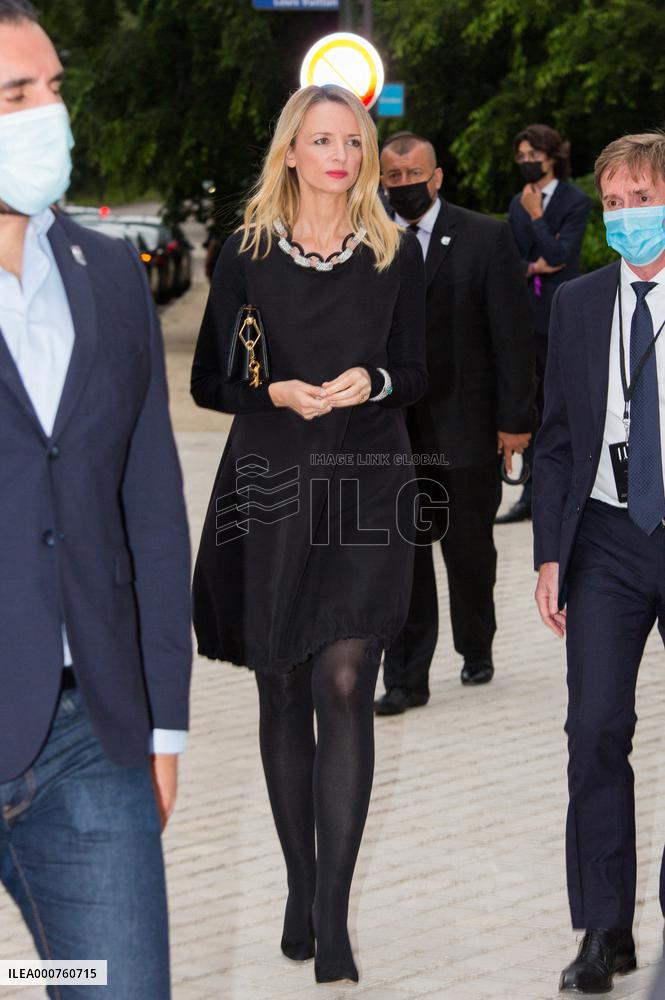 Arrivals - Fragance Dinner At La Fondation Louis Vuitton In Paris