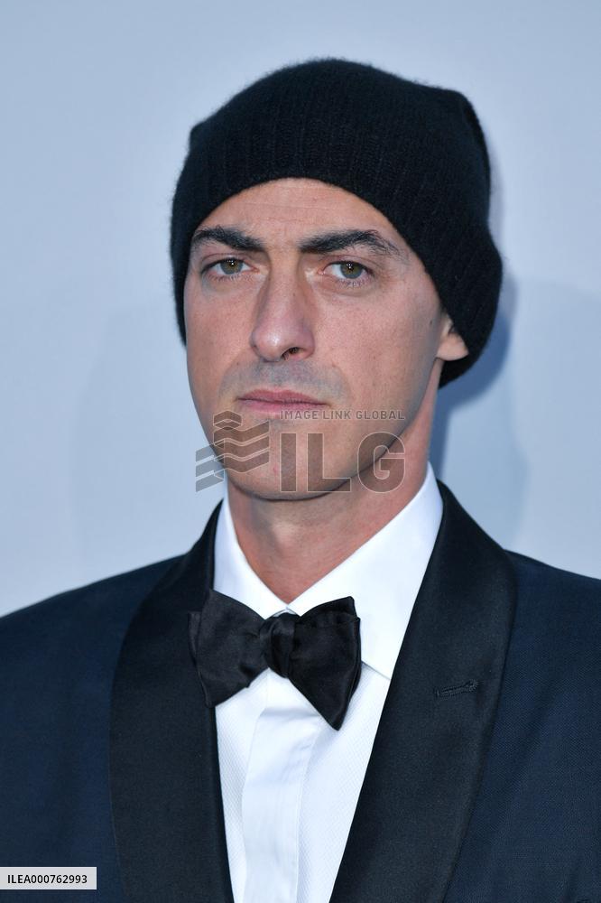 Cannes - Amfar Party Photocall