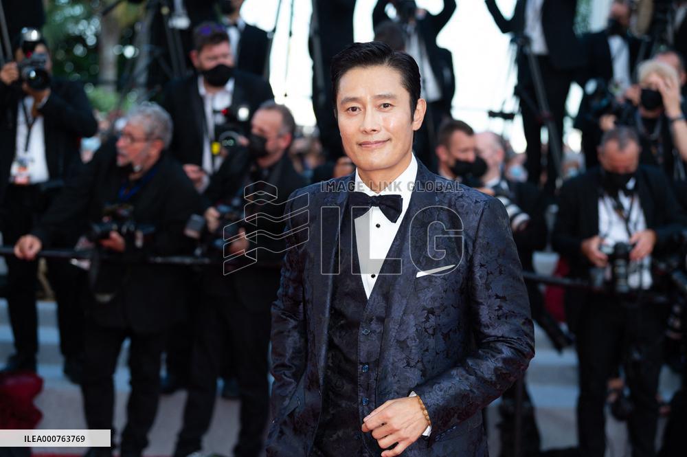 OSS 117 and closing ceremony NG