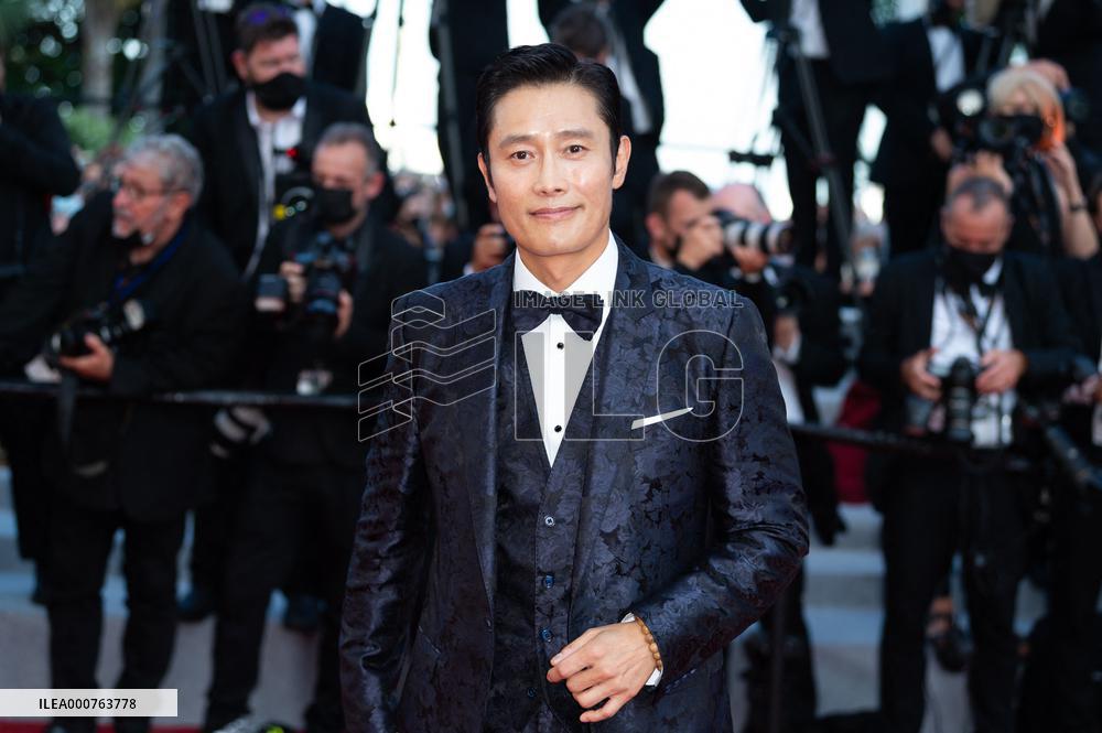 OSS 117 and closing ceremony NG