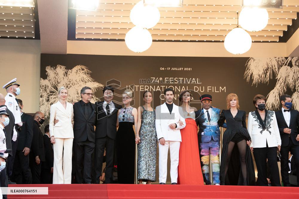 Cannes-OSS 117-Closing Ceremony-DN