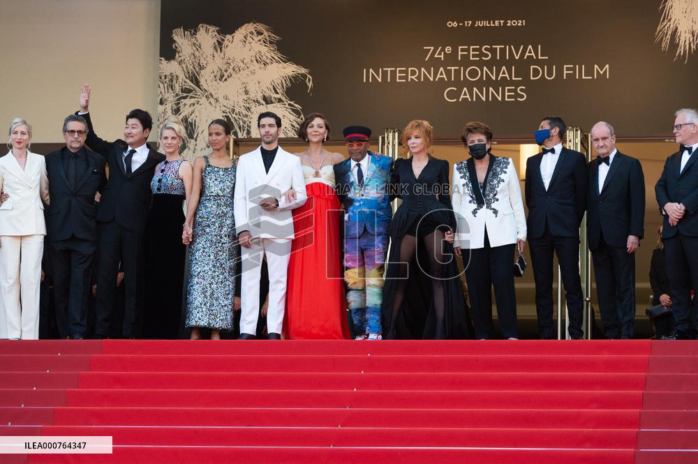 OSS 117 and closing ceremony NG