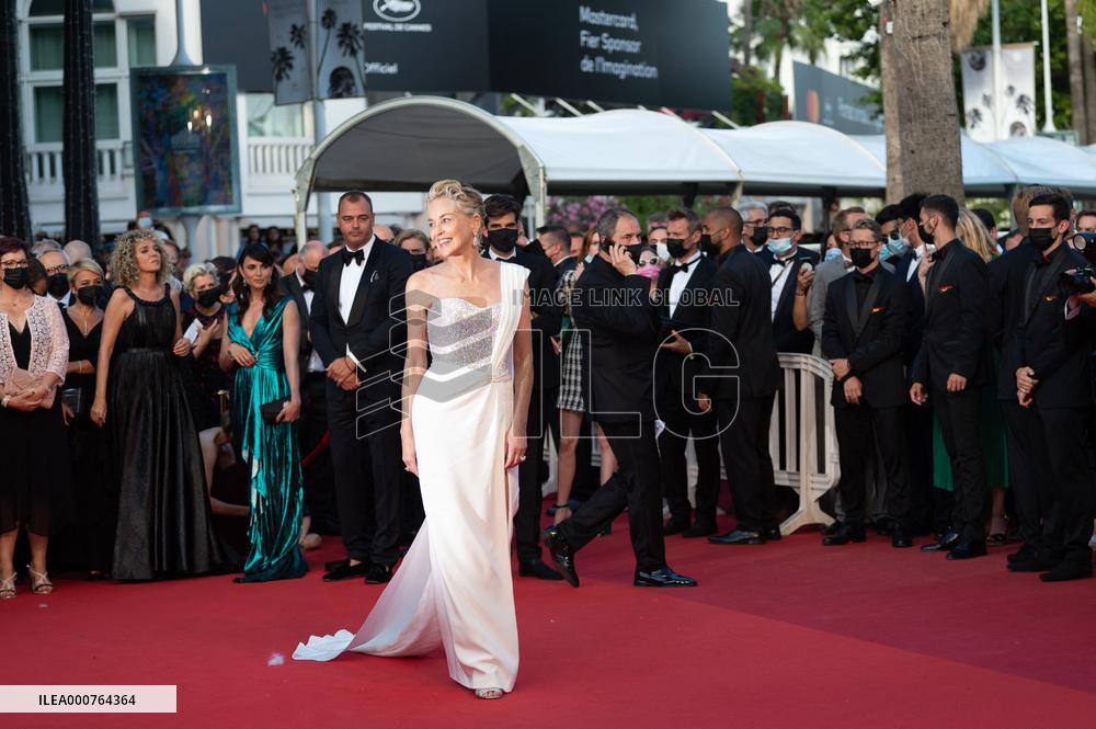 OSS 117 and closing ceremony NG