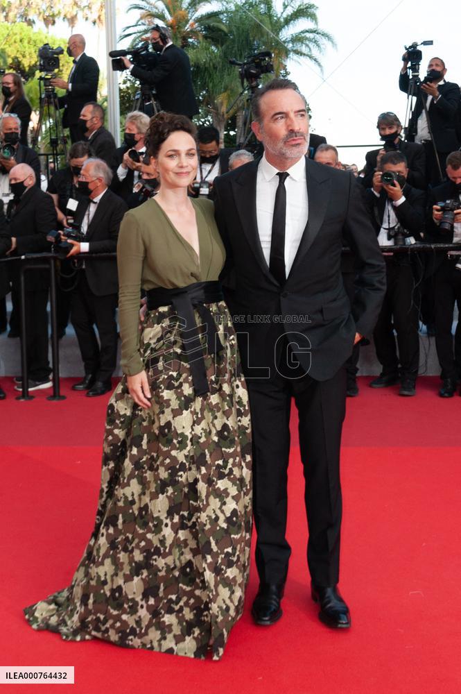 OSS 117 and closing ceremony NG