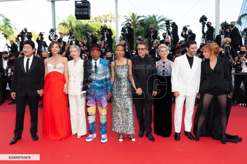 OSS 117 and closing ceremony NG