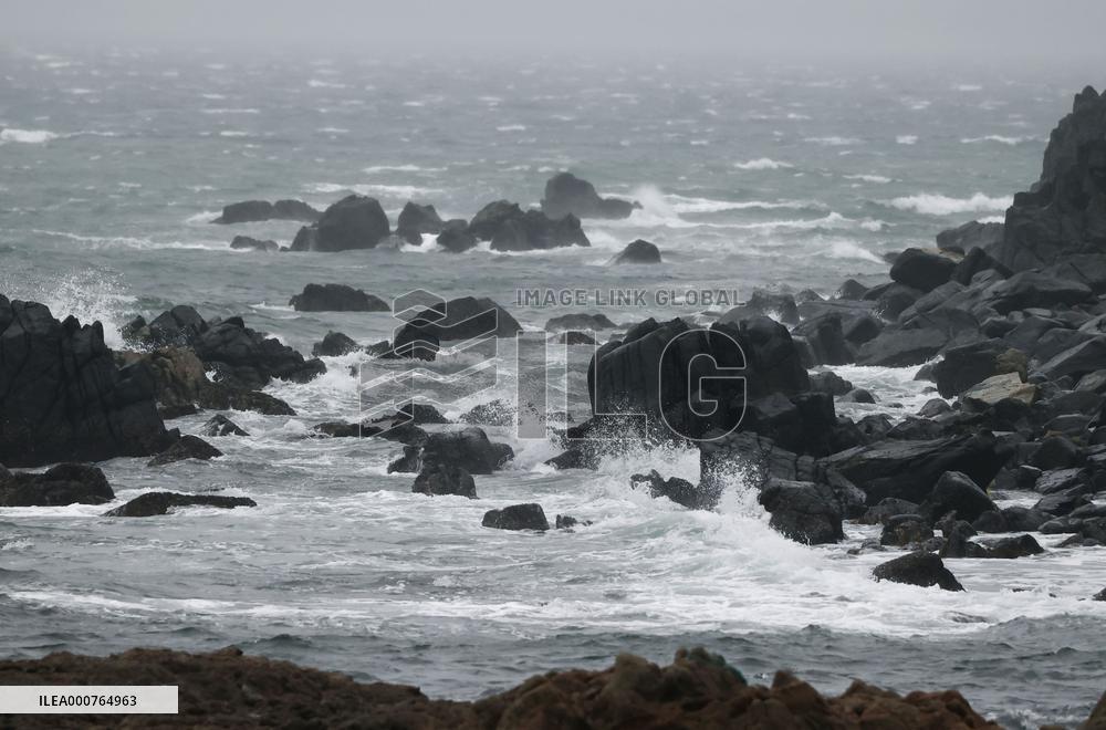 Typhoon Chanthu makes landfall in southwestern Japan