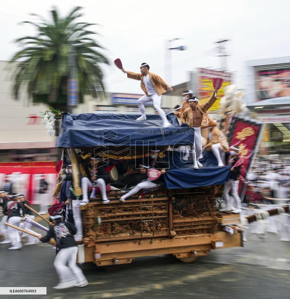 Float-pulling "Danjiri" festival begins in Osaka