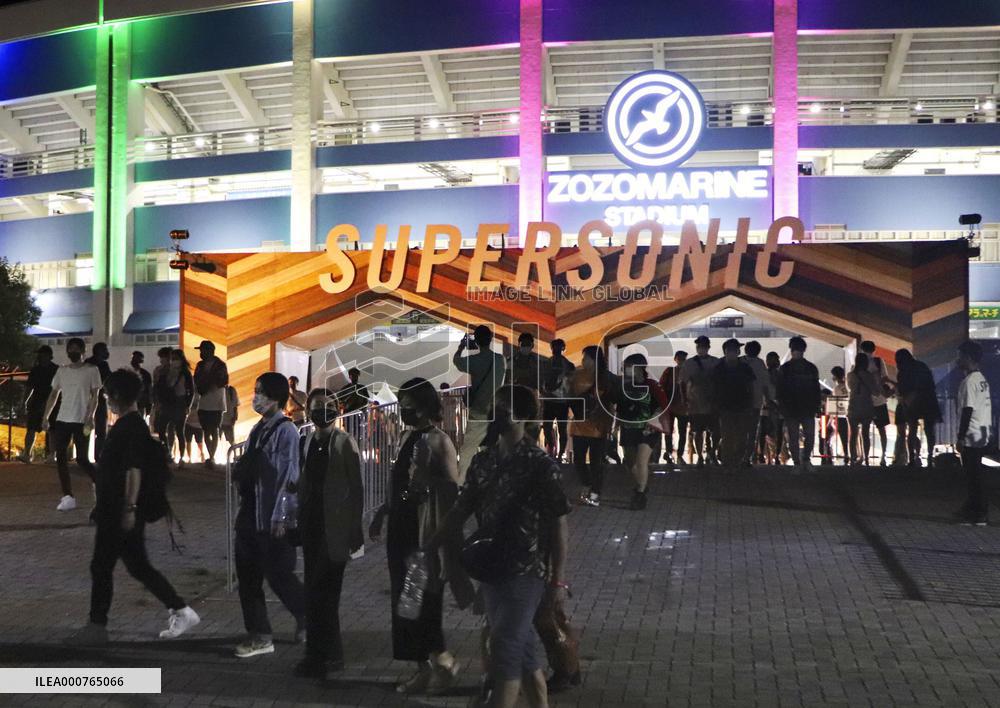 Music festival amid coronavirus worries