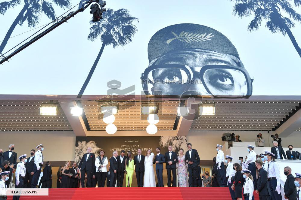 Cannes - OSS 117 Alerte Rouge En Afrique Noire Premiere