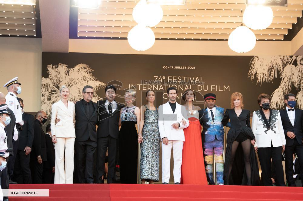 Cannes-OSS 117-Closing Ceremony-DN