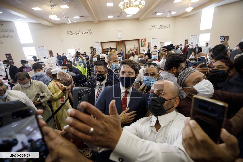 Justin Trudeau At Hamilton Mountain Mosque - Toronto