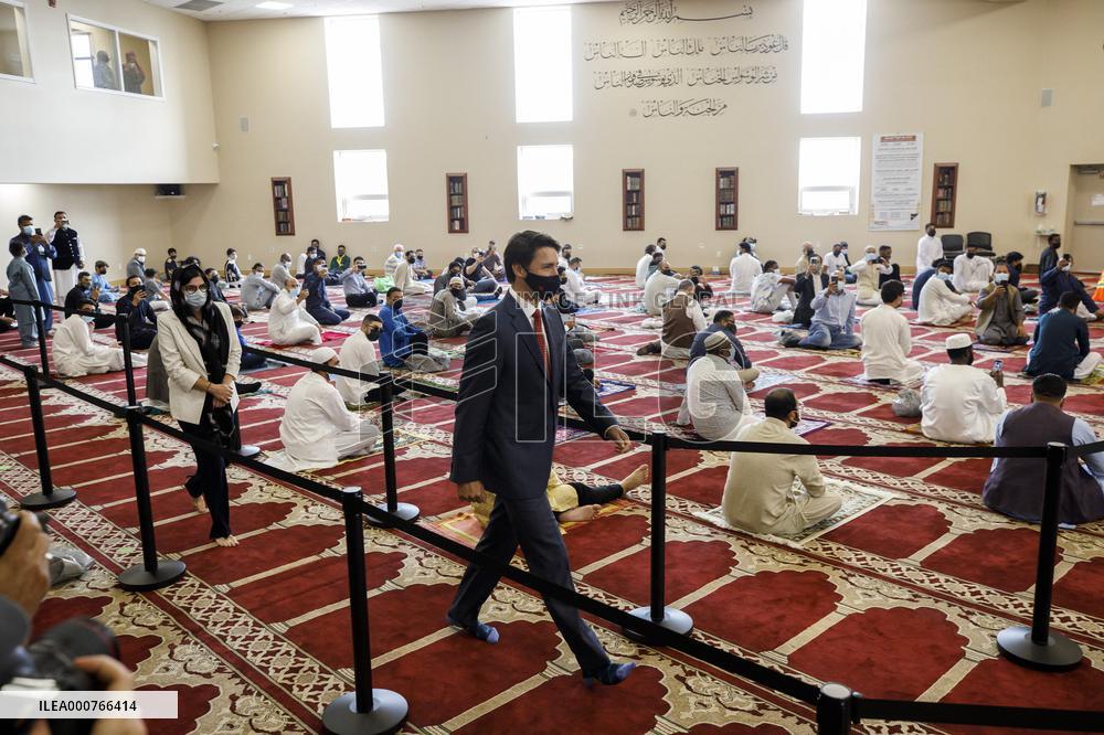 Justin Trudeau At Hamilton Mountain Mosque - Toronto