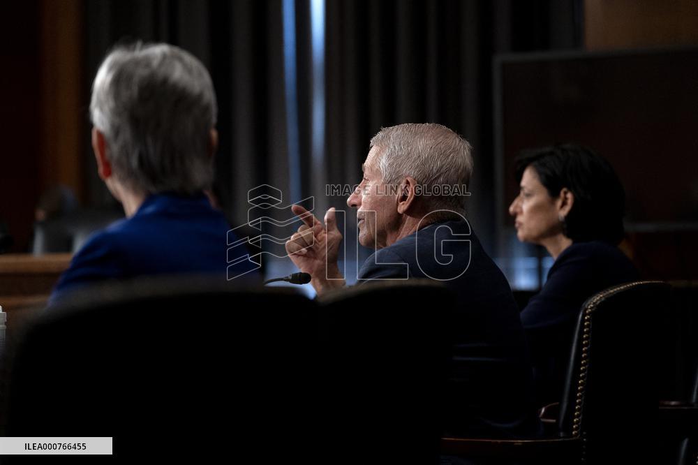 Fauci and Walensky Testify on Covid at Senate committee Hearing