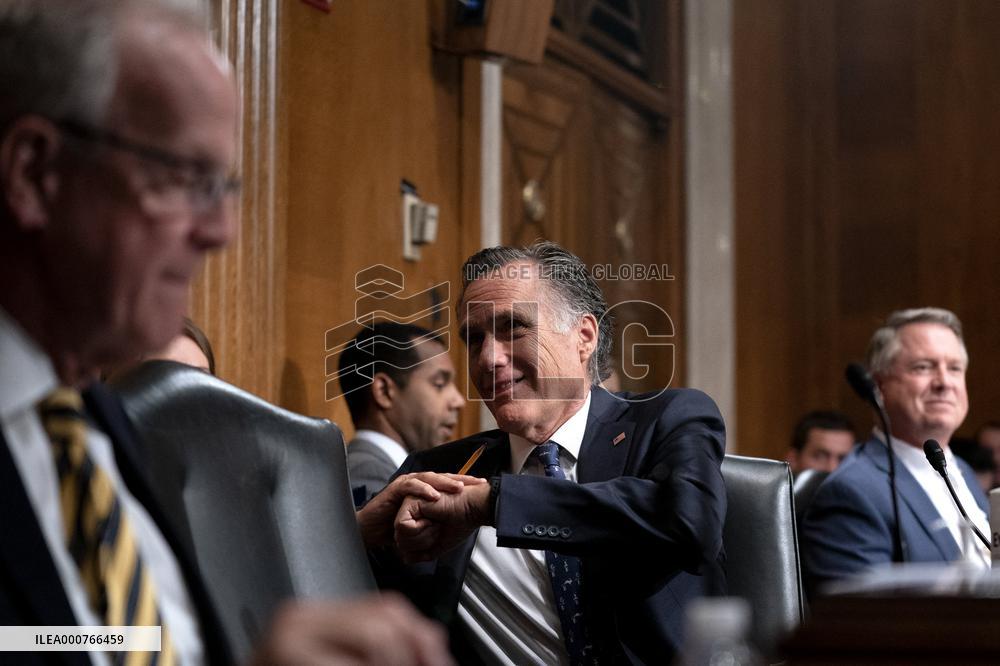 Fauci and Walensky Testify on Covid at Senate committee Hearing