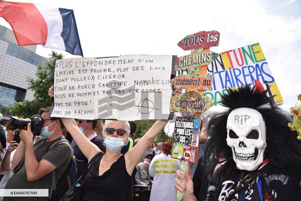 Anti-Sanitary Pass Demonstrations - Paris