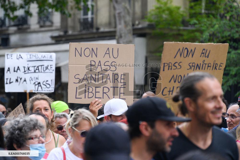 Anti-Sanitary Pass Demonstrations - Paris