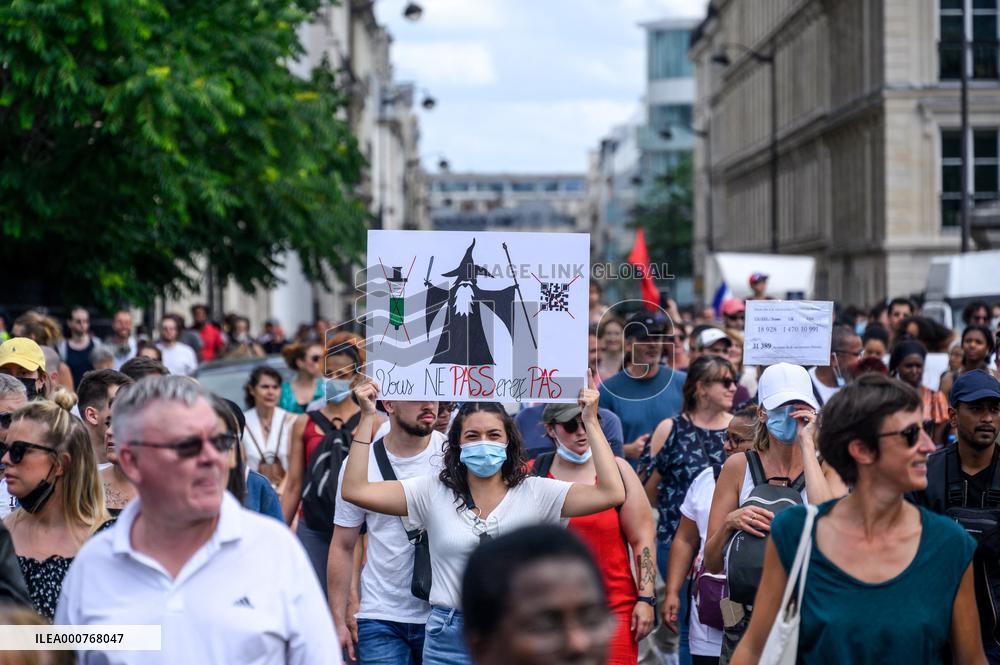 Anti-Sanitary Pass Demonstrations - Paris