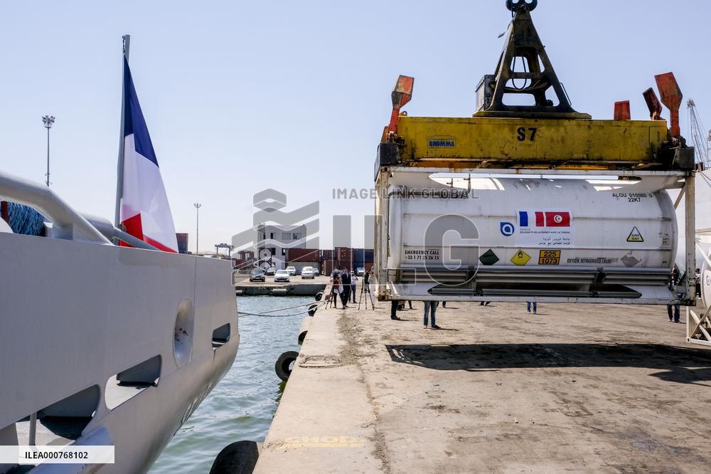 Tunisia receives over 60,000 liters medical oxygen from France