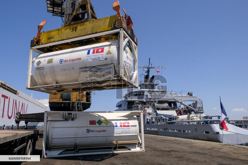 Tunisia receives over 60,000 liters medical oxygen from France