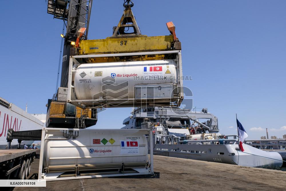 Tunisia receives over 60,000 liters medical oxygen from France