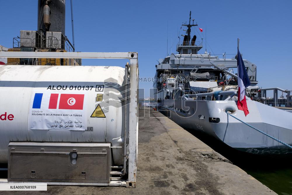 Tunisia receives over 60,000 liters medical oxygen from France