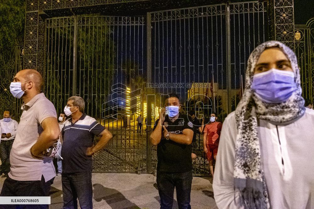 Tunisian army stops Ghannouchi from entering parliament