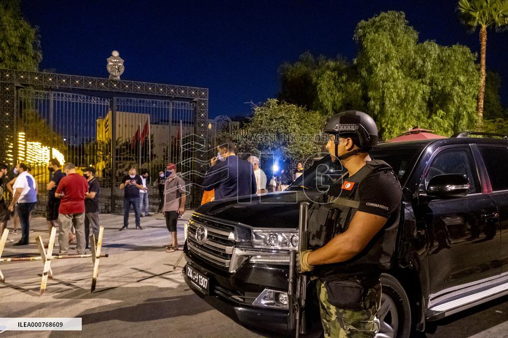 Tunisian army stops Ghannouchi from entering parliament