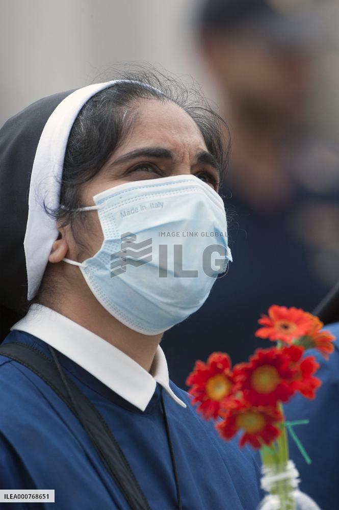 Pope Francis leads Angelus prayer - Vatican