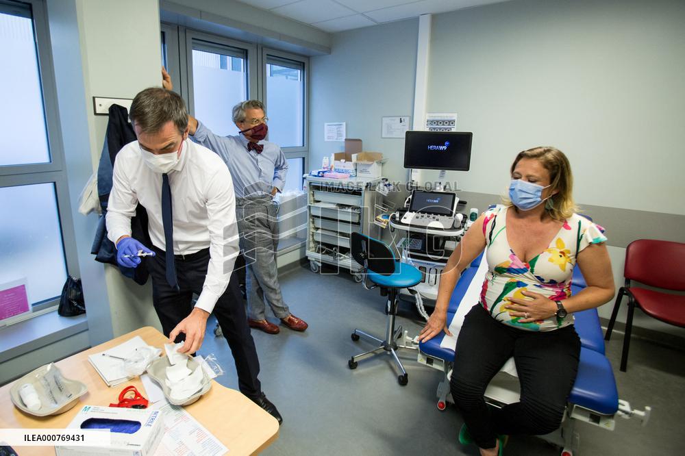 Olivier Veran vaccinates Olivia Gregoire, who is pregnant