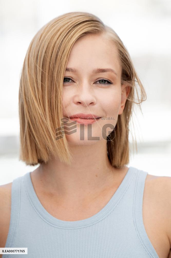 Cannes-Petrov s Flu-Photocall