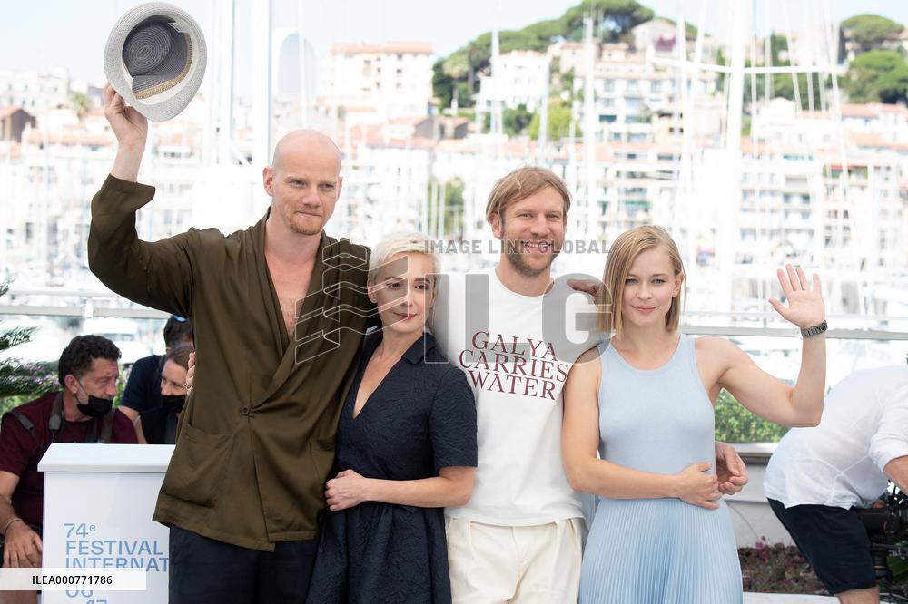 Cannes-Petrov s Flu-Photocall