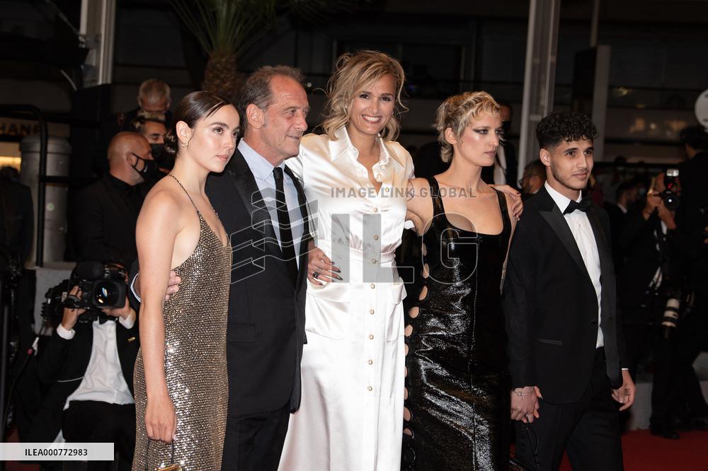 Cannes-Titane-Red Carpet