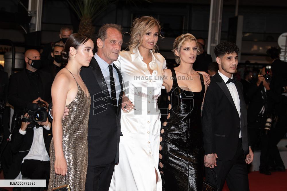 Cannes-Titane-Red Carpet