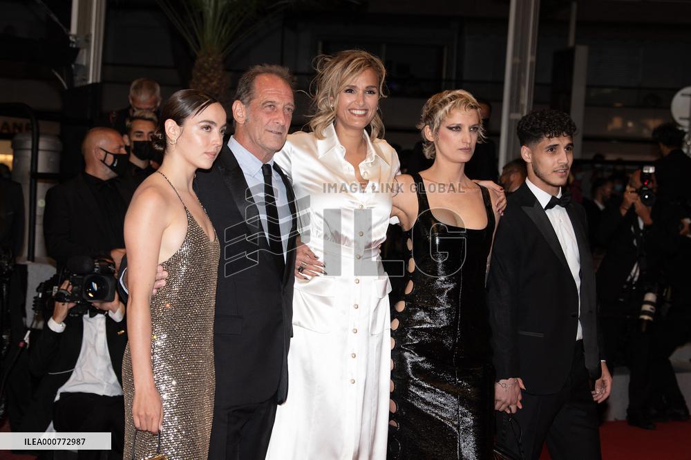 Cannes-Titane-Red Carpet