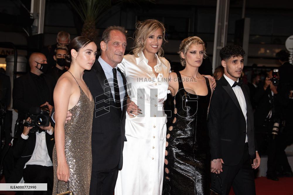 Cannes-Titane-Red Carpet