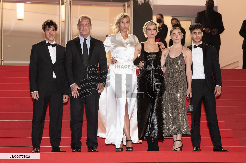 Cannes-Titane-Red Carpet