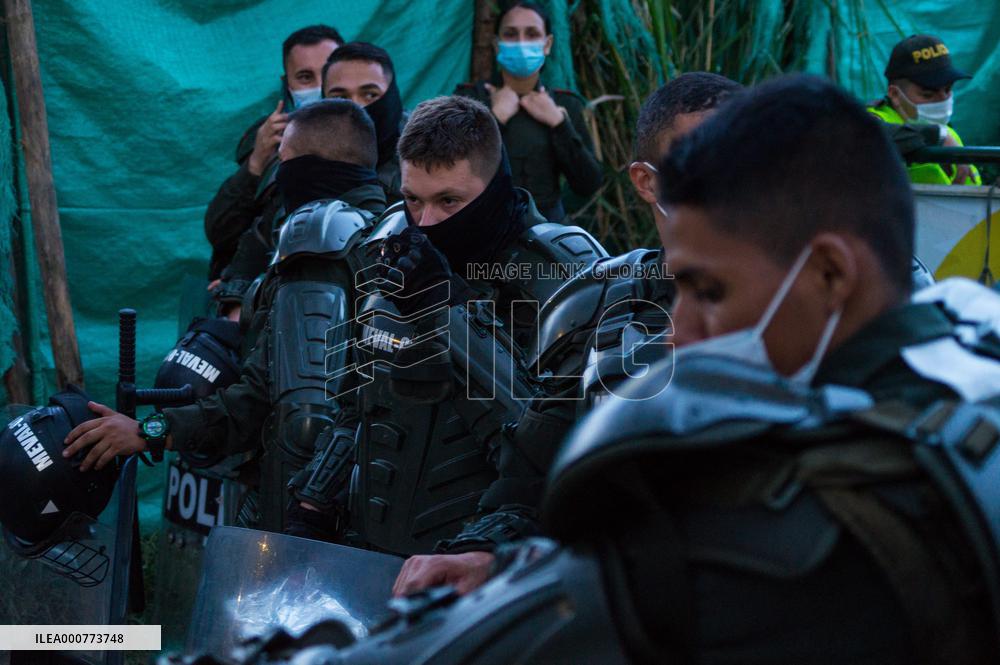 Eviction In The El Carmelo Neighborhood In Itagui - Columbia