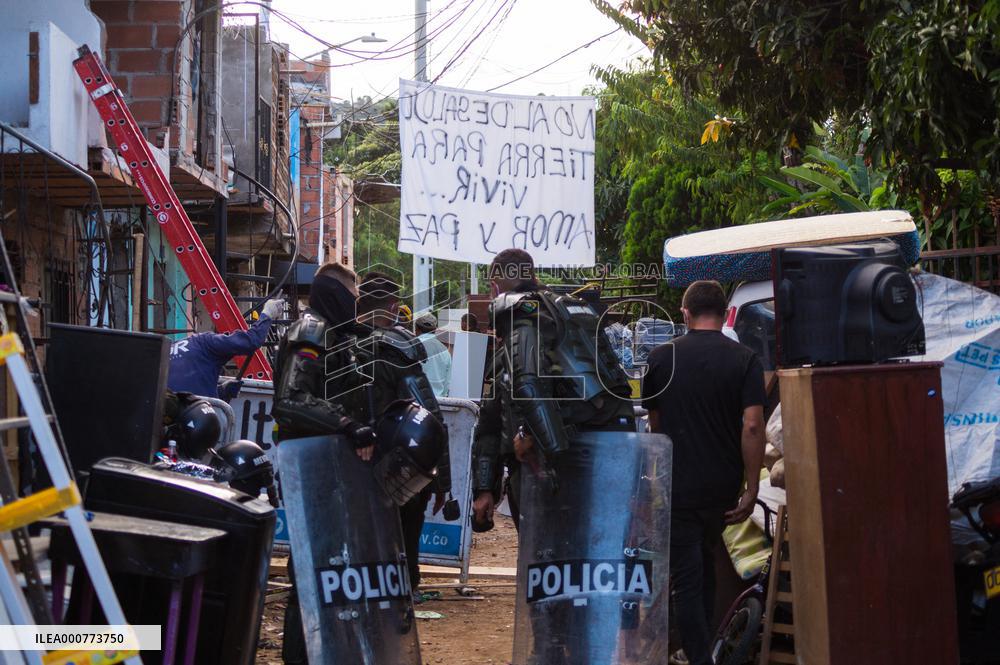 Eviction In The El Carmelo Neighborhood In Itagui - Columbia