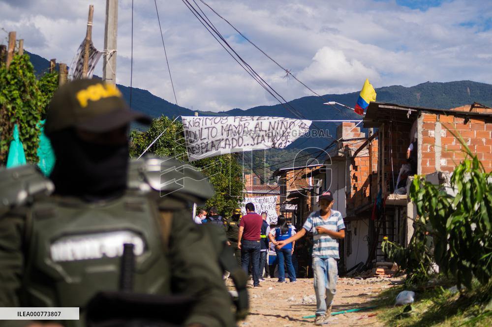 Eviction In The El Carmelo Neighborhood In Itagui - Columbia
