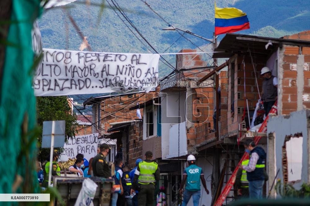 Eviction In The El Carmelo Neighborhood In Itagui - Columbia