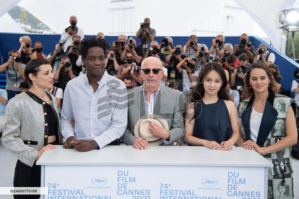 Cannes - Paris 13th Photocall