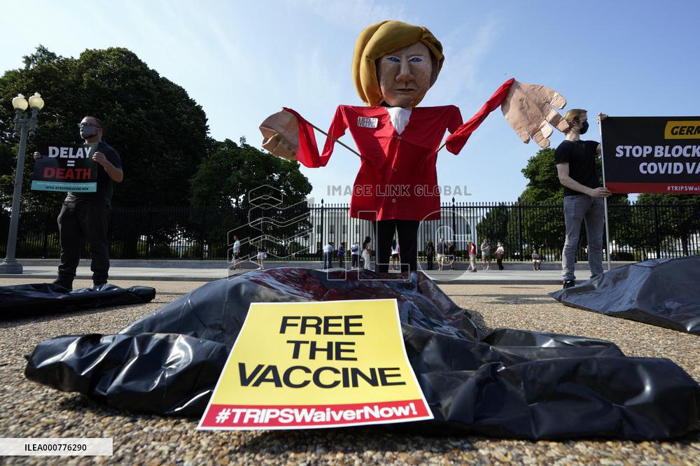 Protest ageinst Angela Merkel visit - Washington