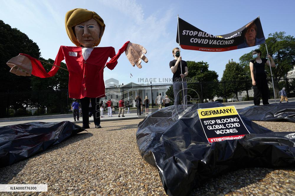 Protest ageinst Angela Merkel visit - Washington